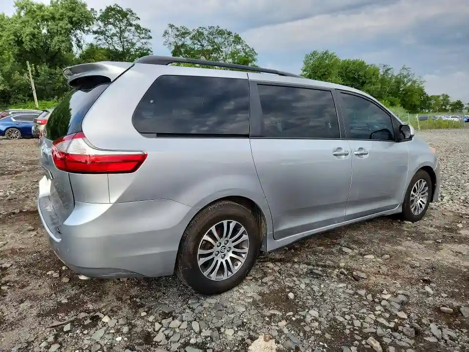 5TDYZ3DCXJS927018 2018 TOYOTA SIENNA-2