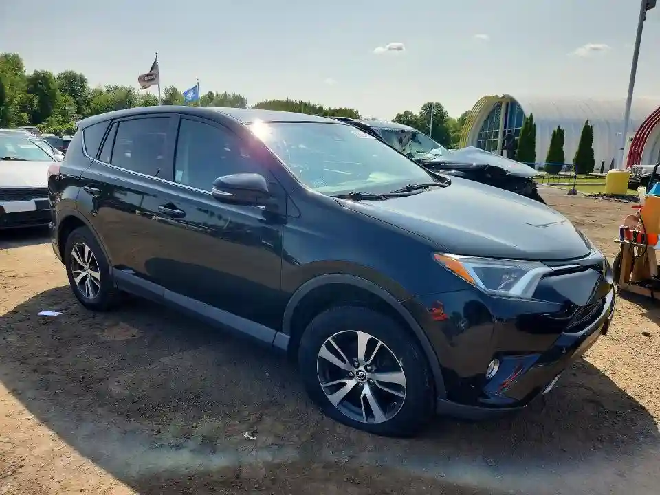 2T3RFREV6JW803195 2018 TOYOTA RAV4-3