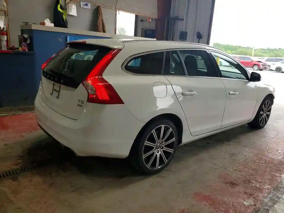 YV1612SB1F1210749 2015 VOLVO V60-2