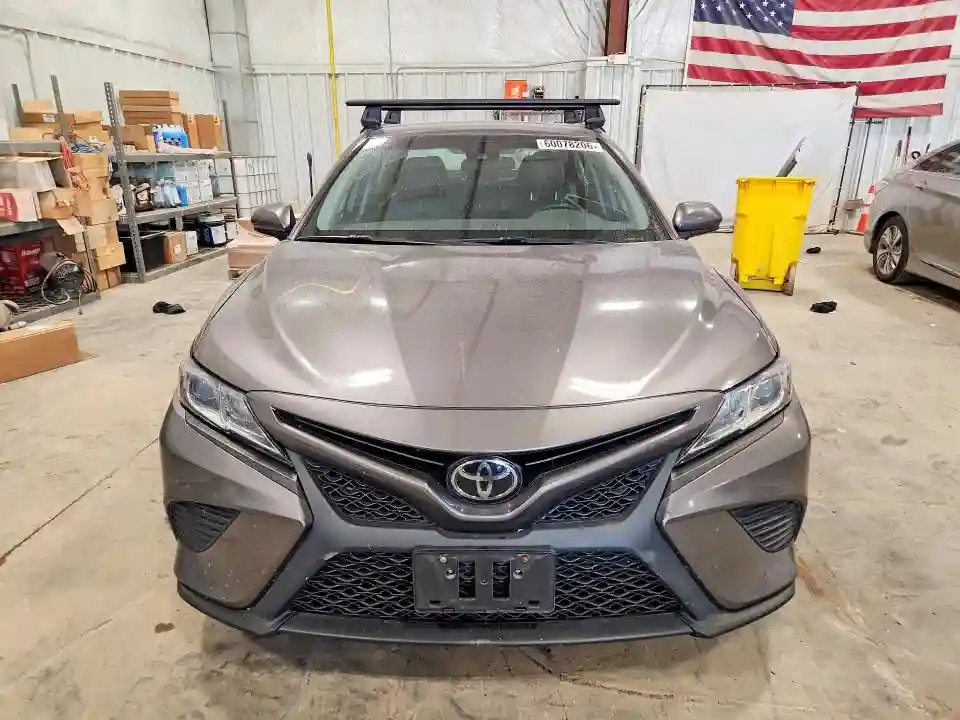 4T1B11HK4JU630658 2018 TOYOTA CAMRY-4