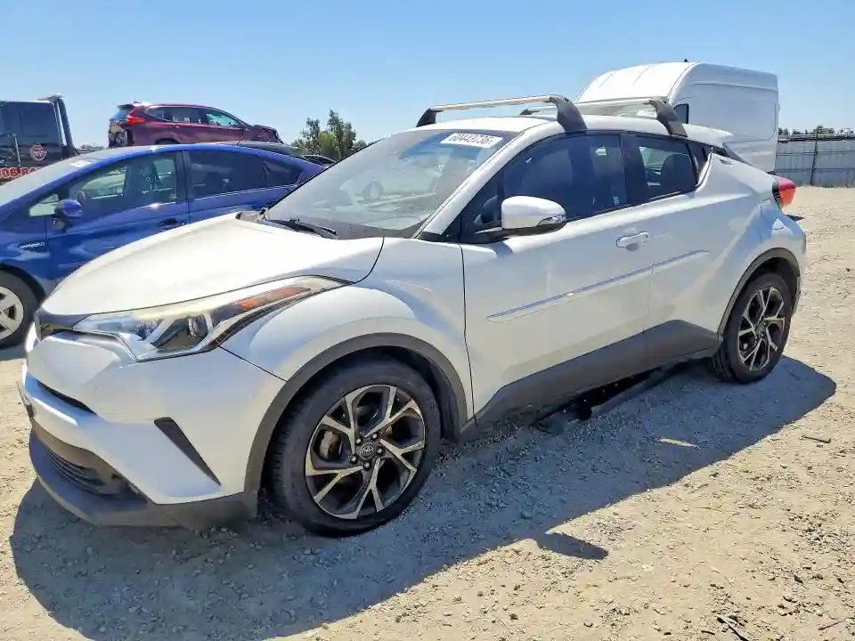 NMTKHMBXXJR054325 2018 TOYOTA C-HR-0