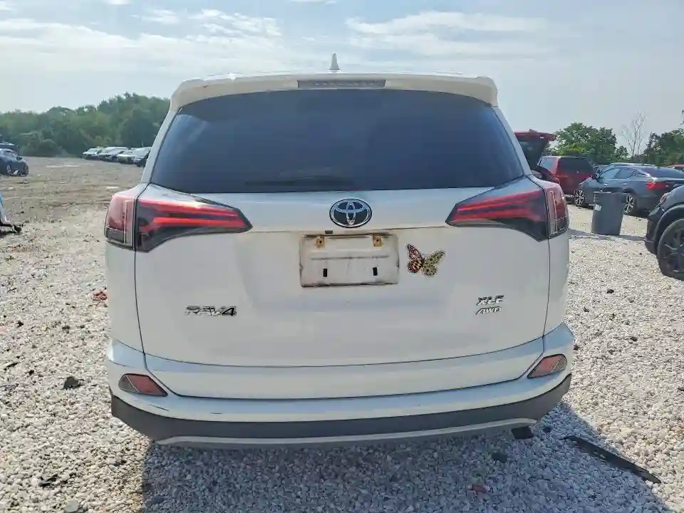 2T3RFREV2JW798965 2018 TOYOTA RAV4-5