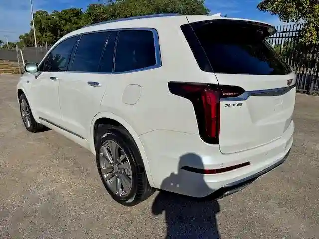1GYKPCRSXMZ230618 2021 CADILLAC XT6-1