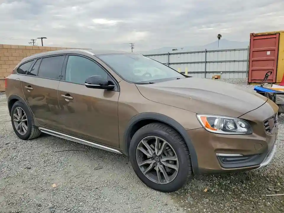 YV440MWK9J2058483 2018 VOLVO V60-3