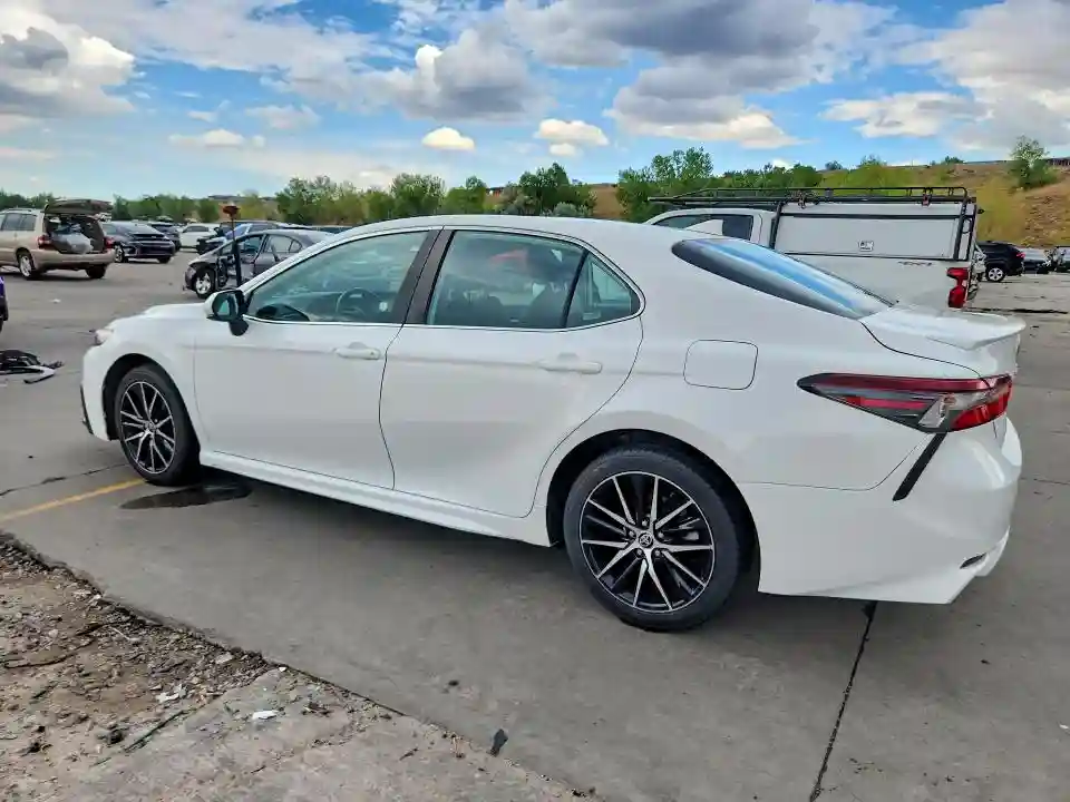 4T1G11AK0MU555865 2021 TOYOTA CAMRY-1