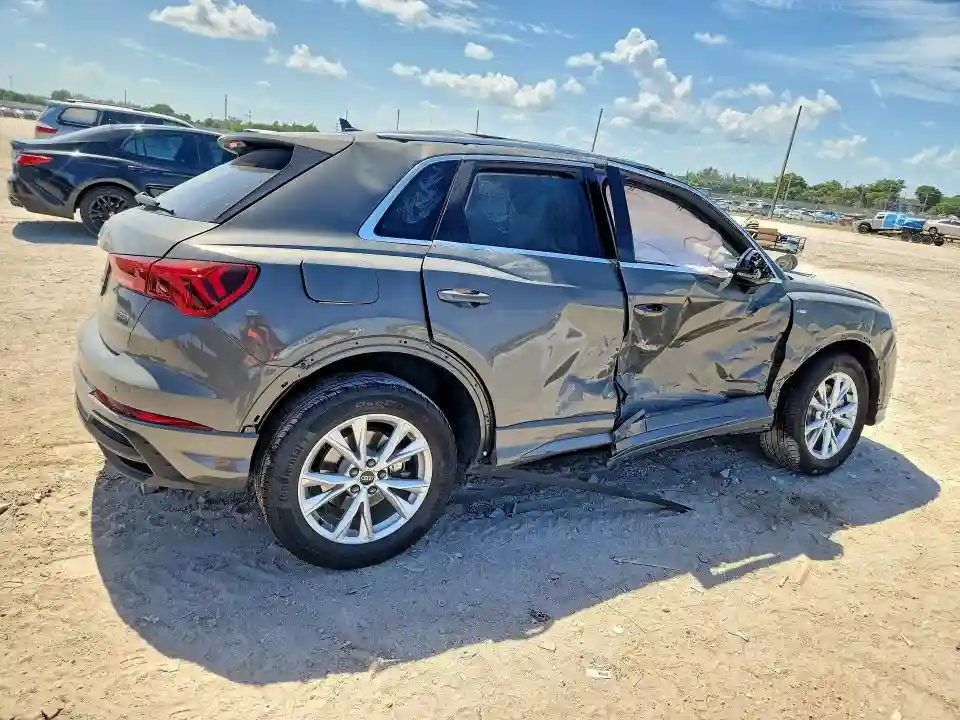 WA1DECF31S1074329 2025 AUDI Q3-2