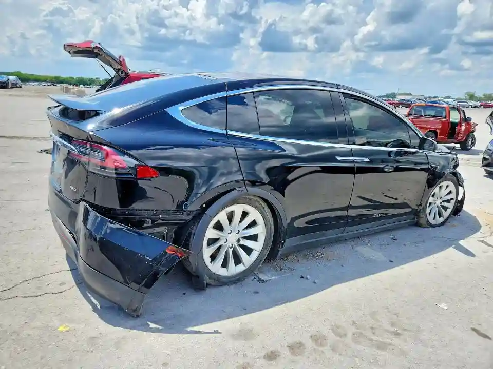 5YJXCBE26HF049096 2017 TESLA MODEL X-2