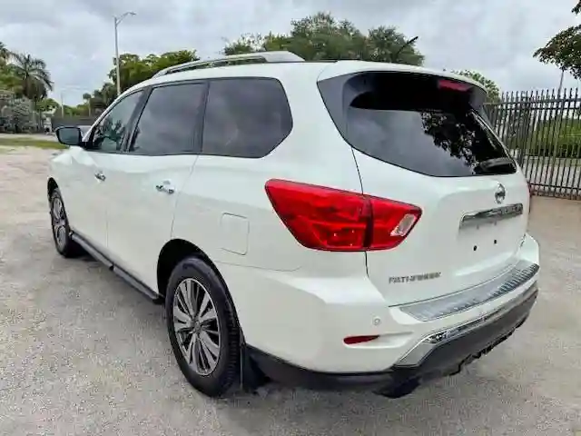 5N1DR2MM1HC627750 2017 NISSAN PATHFINDER-1