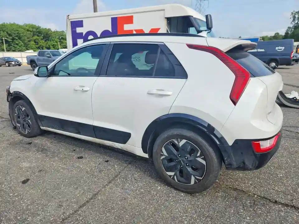 KNDCR3L14P5053869 2023 KIA NIRO-1