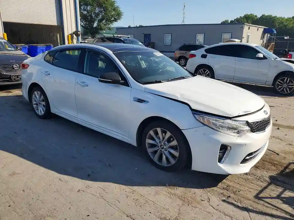 5XXGT4L39JG236942 2018 KIA OPTIMA S-3
