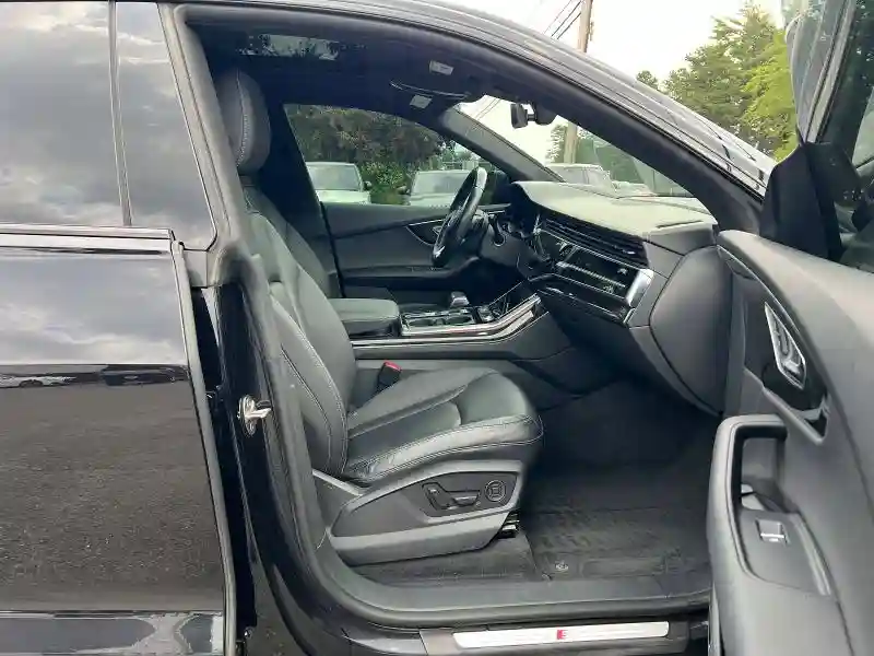 WA1FVAF17KD024108 2019 AUDI Q8-4