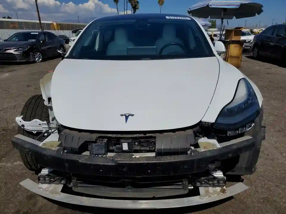 5YJ3E1EB8JF135552 2018 TESLA MODEL 3-4