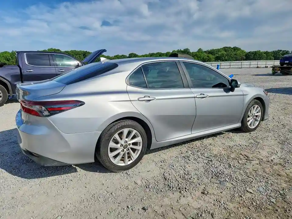 4T1C11AK9MU609646 2021 TOYOTA CAMRY-2