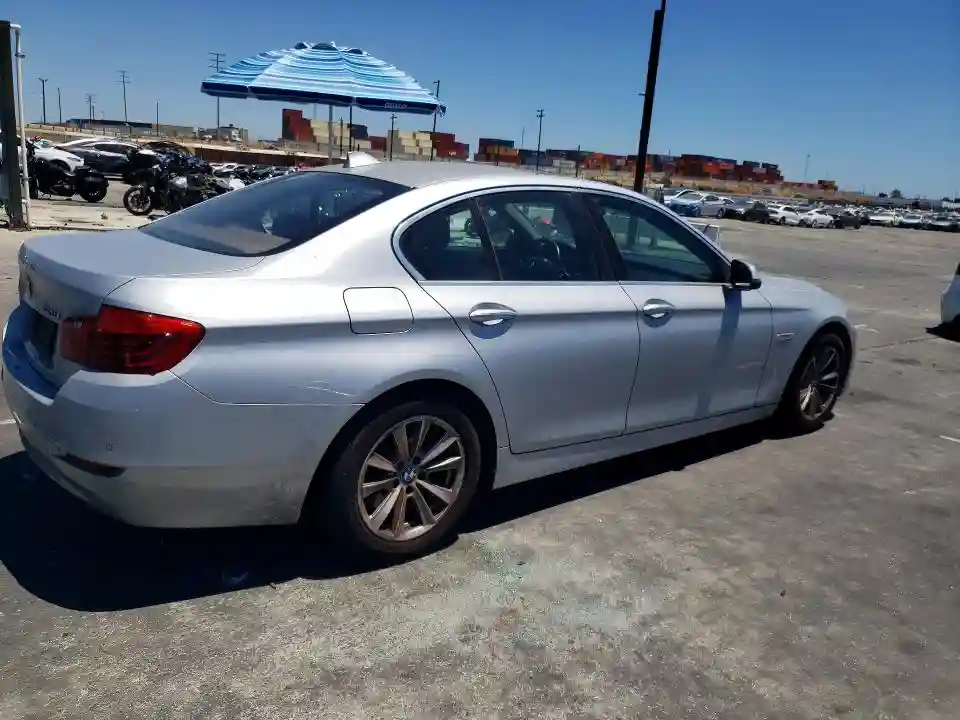 WBA5A5C56FD522668 2015 BMW 5 SERIES-2