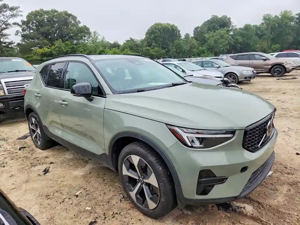 YV4L12UK5R2215860 2024 VOLVO XC40 CORE-3
