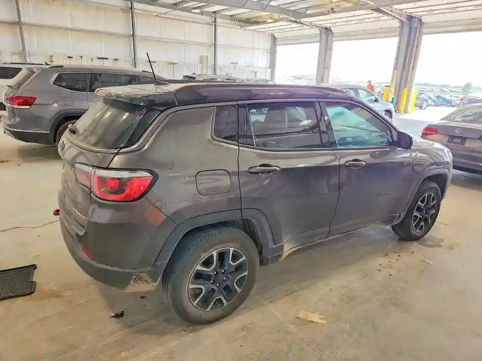 3C4NJDDB3KT627982 2019 JEEP COMPASS-2