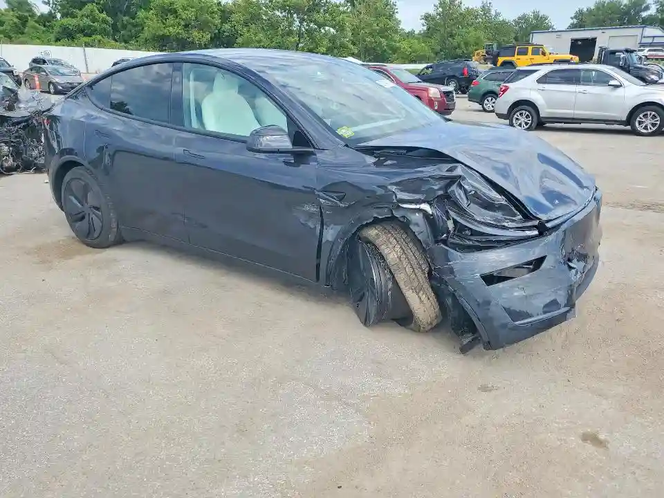 7SAYGDEDXTF437983 2026 TESLA MODEL Y-3
