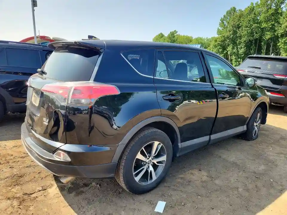 2T3RFREV6JW803195 2018 TOYOTA RAV4-2