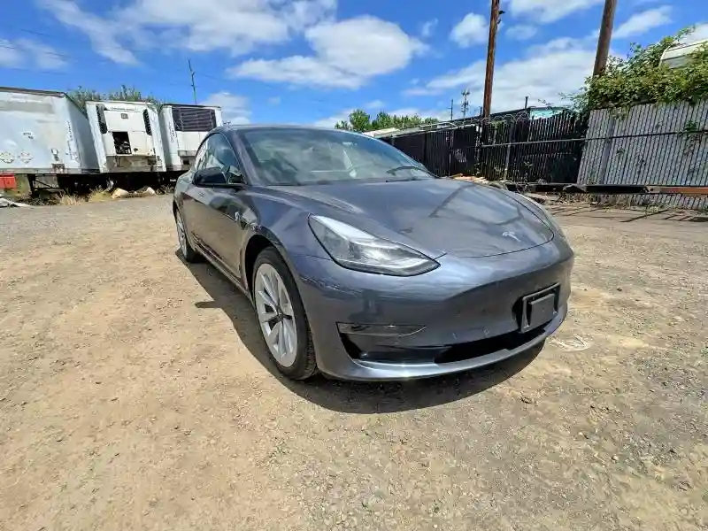 5YJ3E1EA5NF185418 2022 TESLA MODEL 3-0