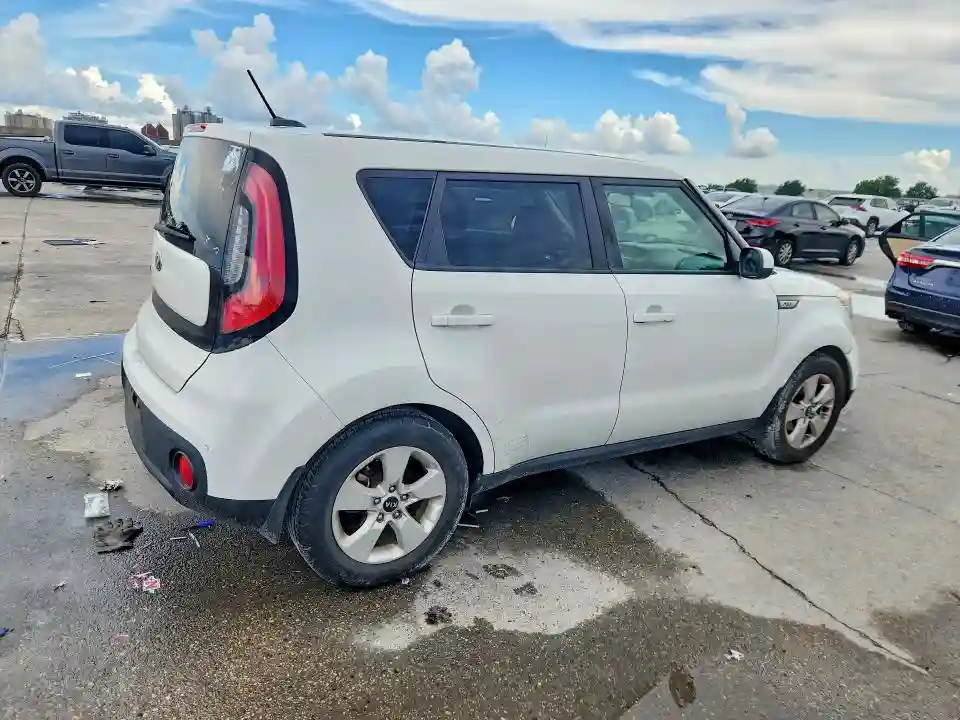 KNDJN2A22J7572519 2018 KIA SOUL BASE-2