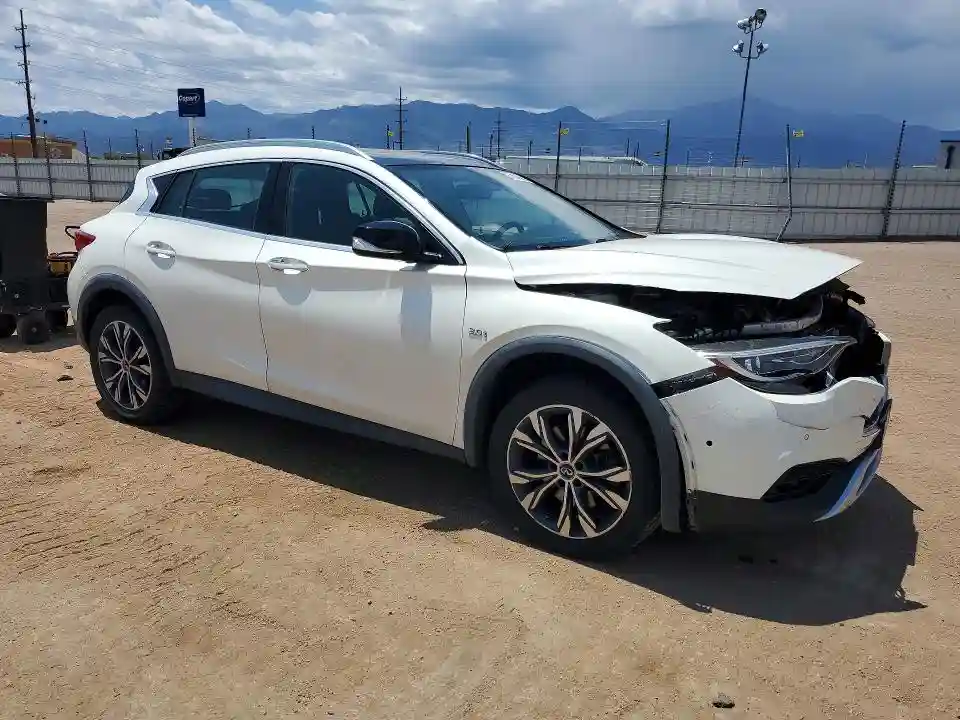 SJKCH5CR5HA039196 2017 INFINITI QX30-3