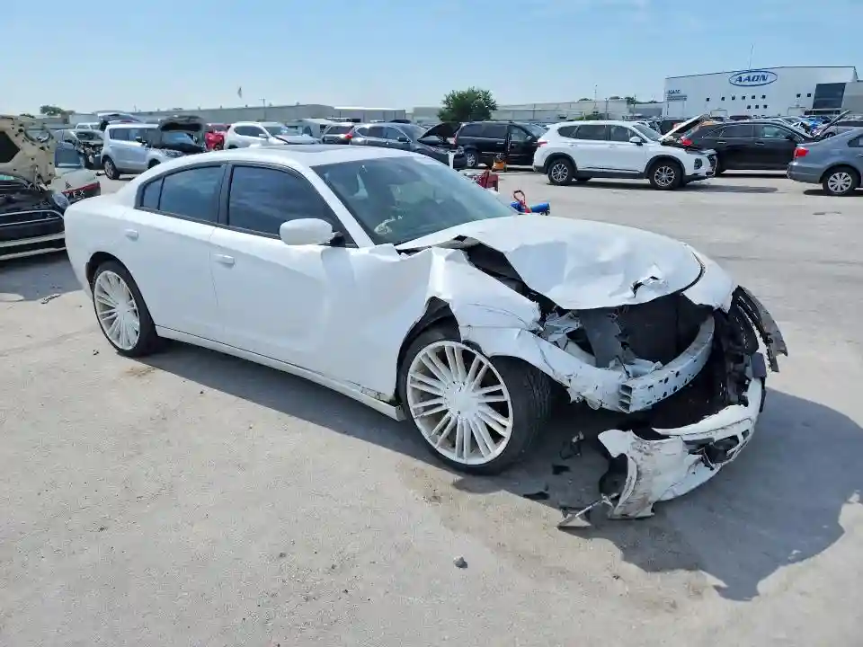 2C3CDXHG0FH805744 2015 DODGE CHARGER-3