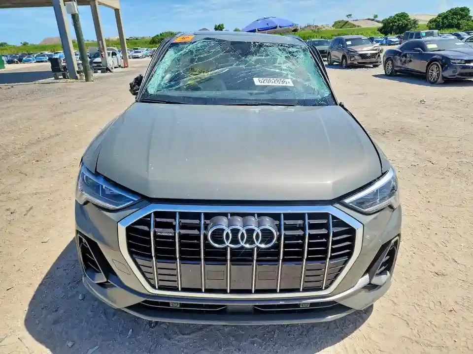 WA1DECF31S1074329 2025 AUDI Q3-4