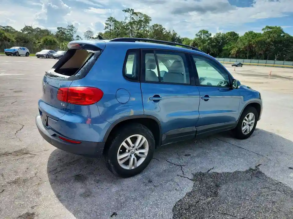 WVGAV7AX8HK037951 2017 VOLKSWAGEN TIGUAN-2