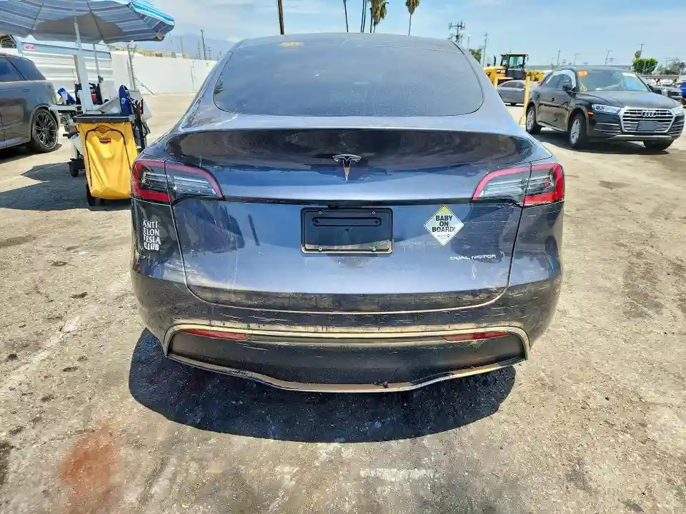 7SAYGDEEXPF909985 2023 TESLA MODEL Y-5