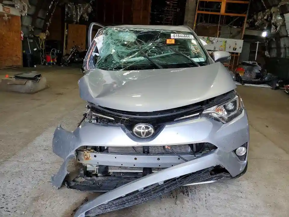 2T3RFREVXJW803524 2018 TOYOTA RAV4-4