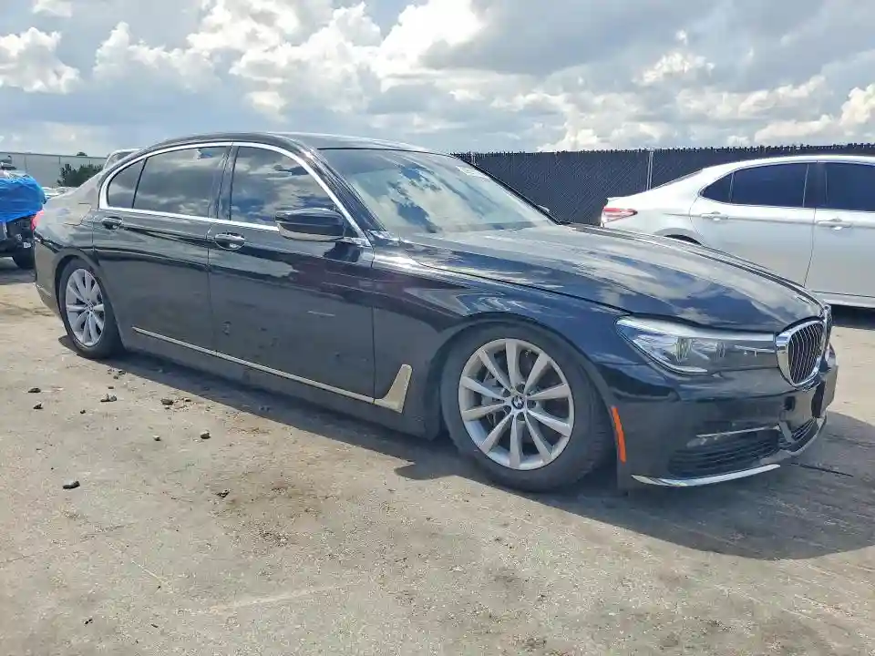 WBA7E4C50JGV23989 2018 BMW 7 SERIES-3