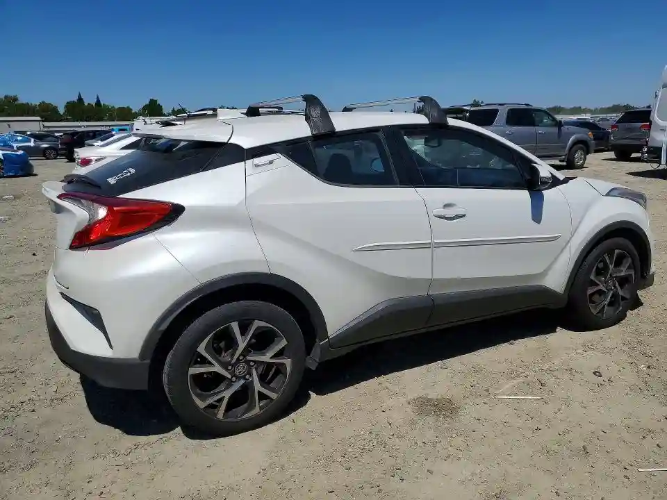 NMTKHMBXXJR054325 2018 TOYOTA C-HR-2