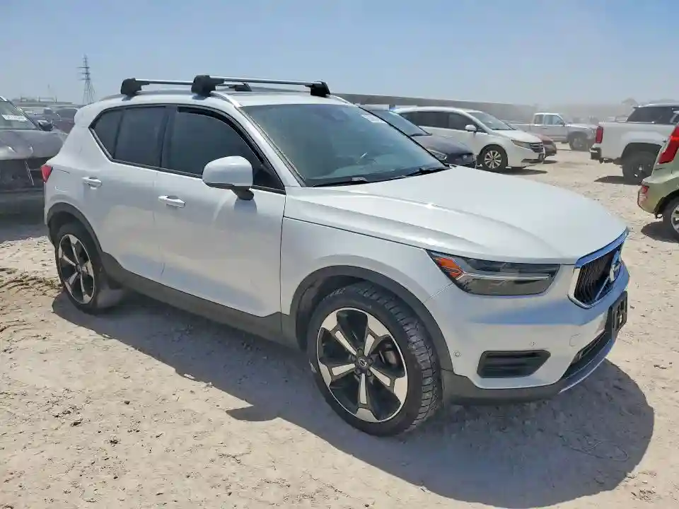 YV4162XZ8K2014946 2019 VOLVO XC40-3