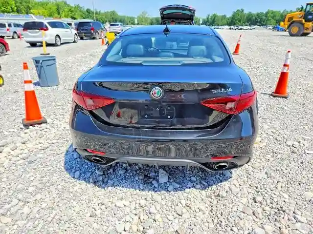 ZARFAEBN9J7567626 2018 ALFA ROMEO GIULIA-5