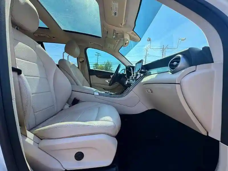 WDC0G4JB8JV016447 2018 MERCEDES-BENZ GLC-CLASS-4