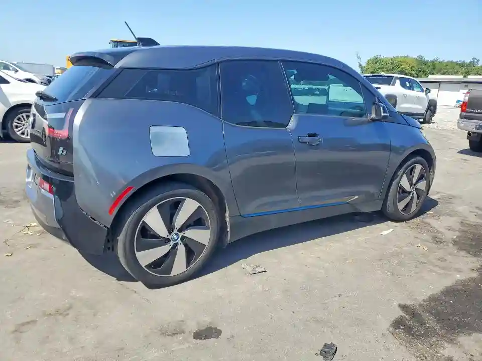 WBY1Z6C3XHV949569 2017 BMW I SERIES-2