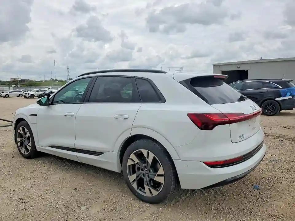 WA1AAAGE0MB010699 2021 AUDI E-TRON-1
