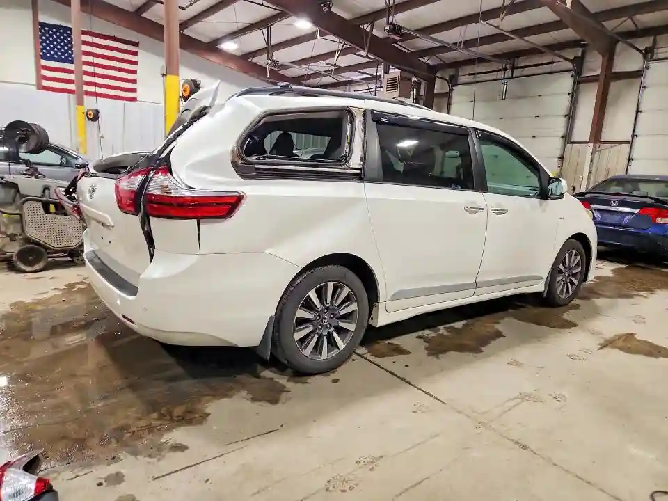 5TDDZ3DC1JS194968 2018 TOYOTA SIENNA-2