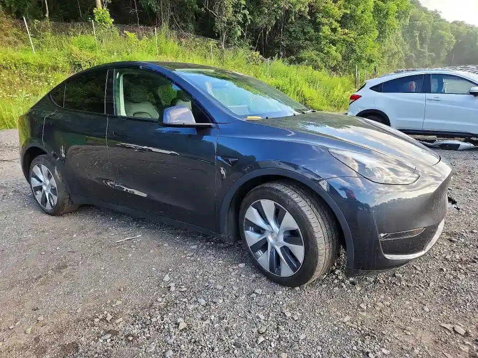 7SAYGDEE8RF988821 2024 TESLA MODEL Y-3