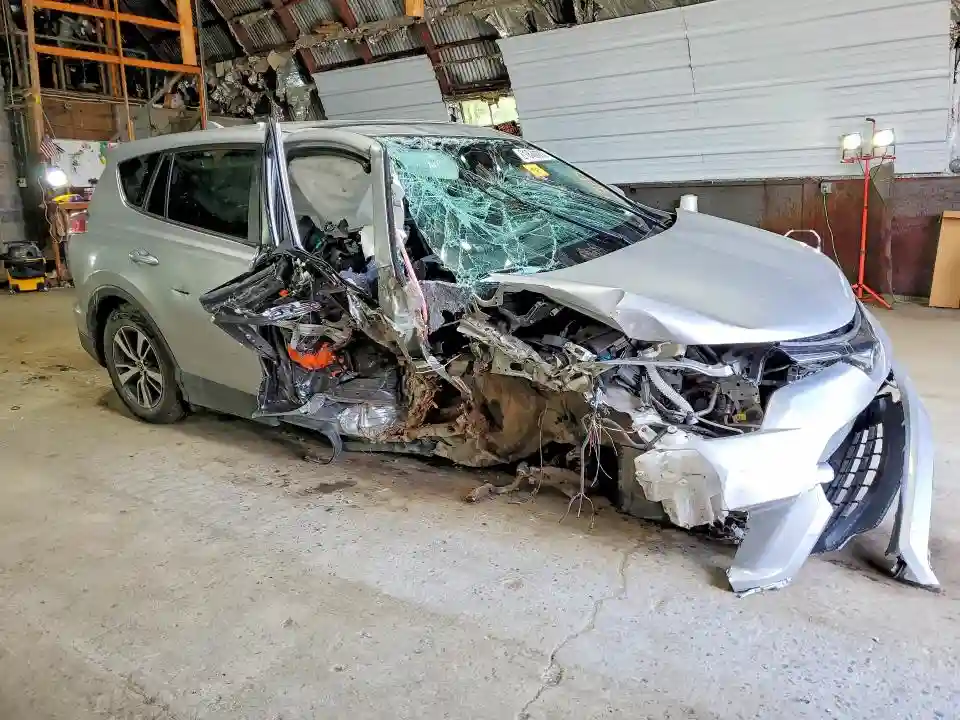 2T3RFREVXJW803524 2018 TOYOTA RAV4-3