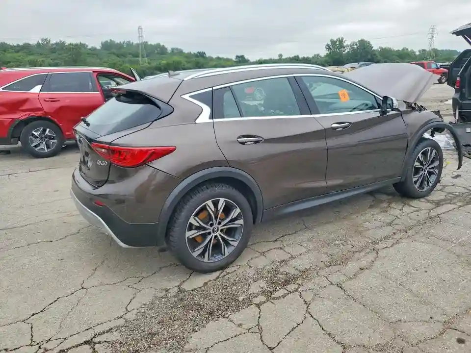 SJKCH5CR4HA034524 2017 INFINITI QX30-2