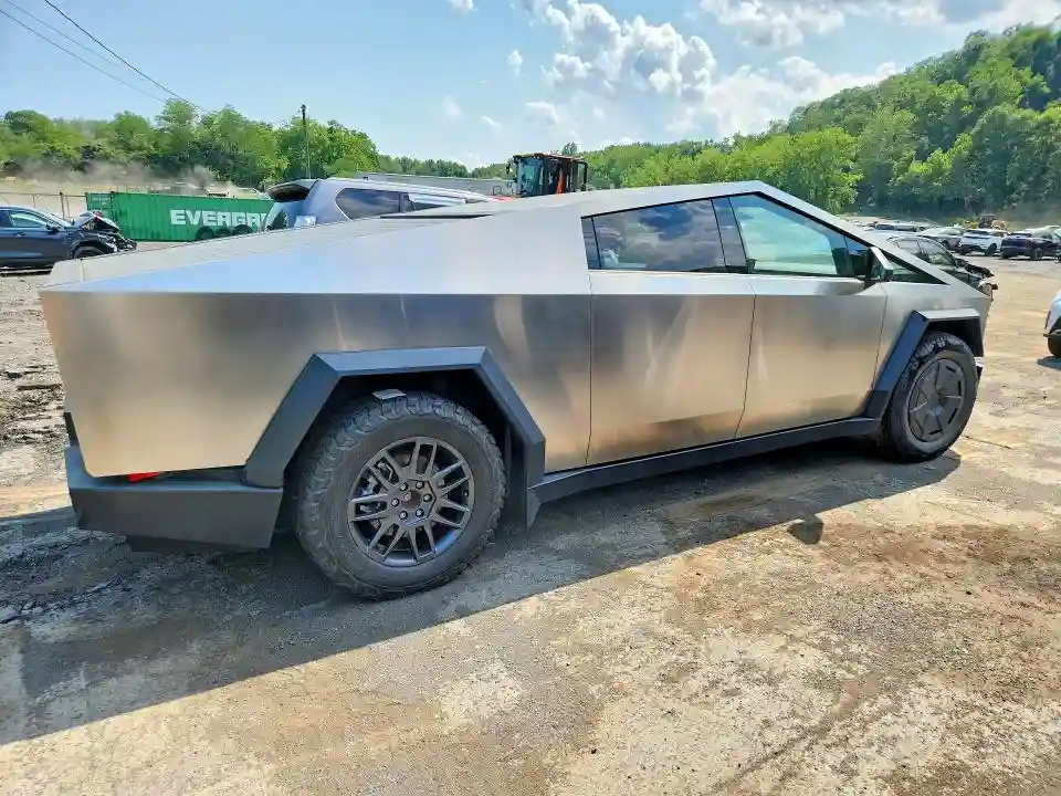 7G2CEHED0TA090176 2026 TESLA CYBERTRUCK-2