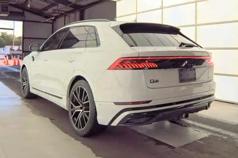 WA1FVAF14MD026496 2021 AUDI Q8-2