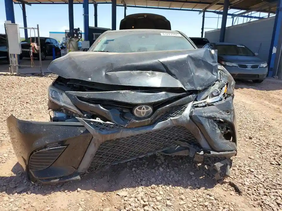 4T1B11HK0JU064210 2018 TOYOTA CAMRY-4