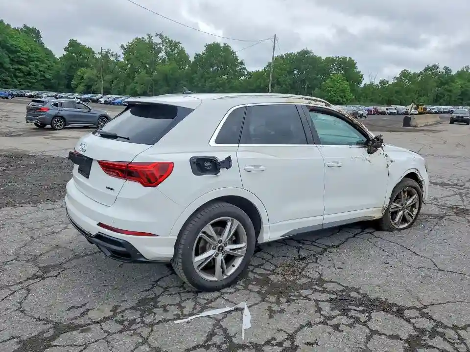 WA1DECF37N1076705 2022 AUDI Q3-2