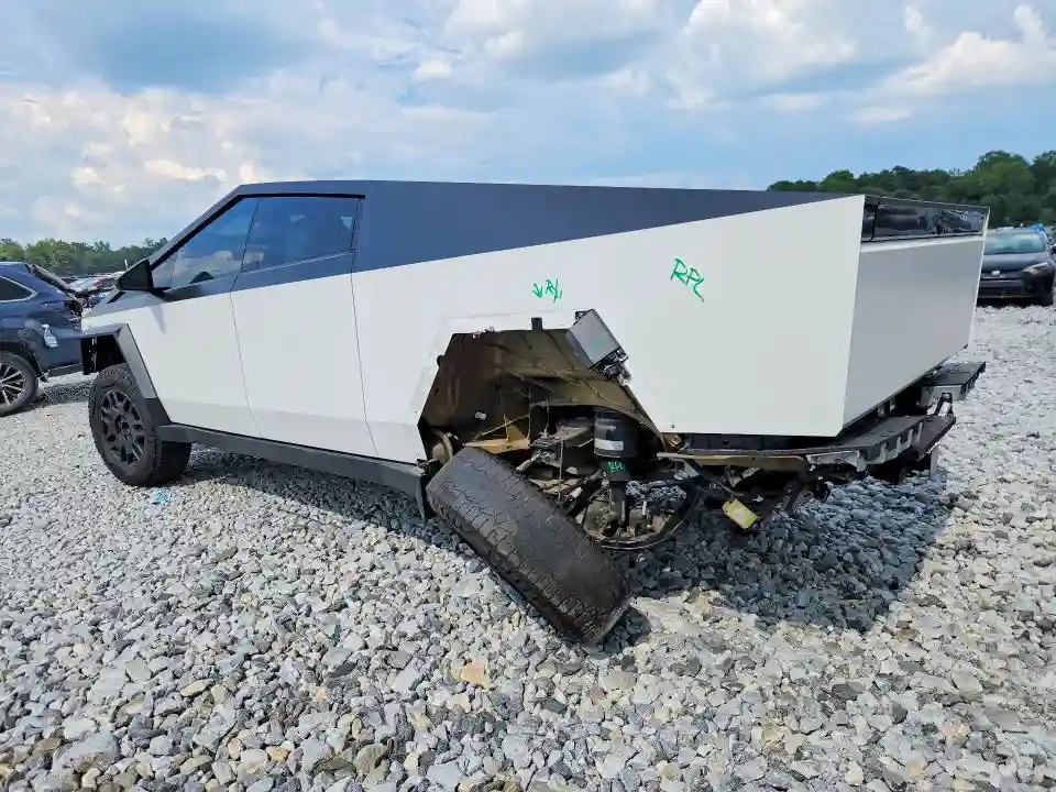 7G2CEHED5RA021539 2024 TESLA CYBERTRUCK-1