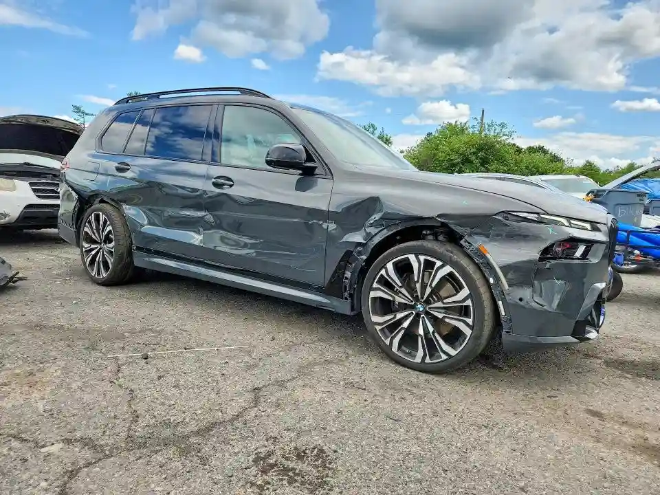5UX33EM01R9T61501 2024 BMW X7-3