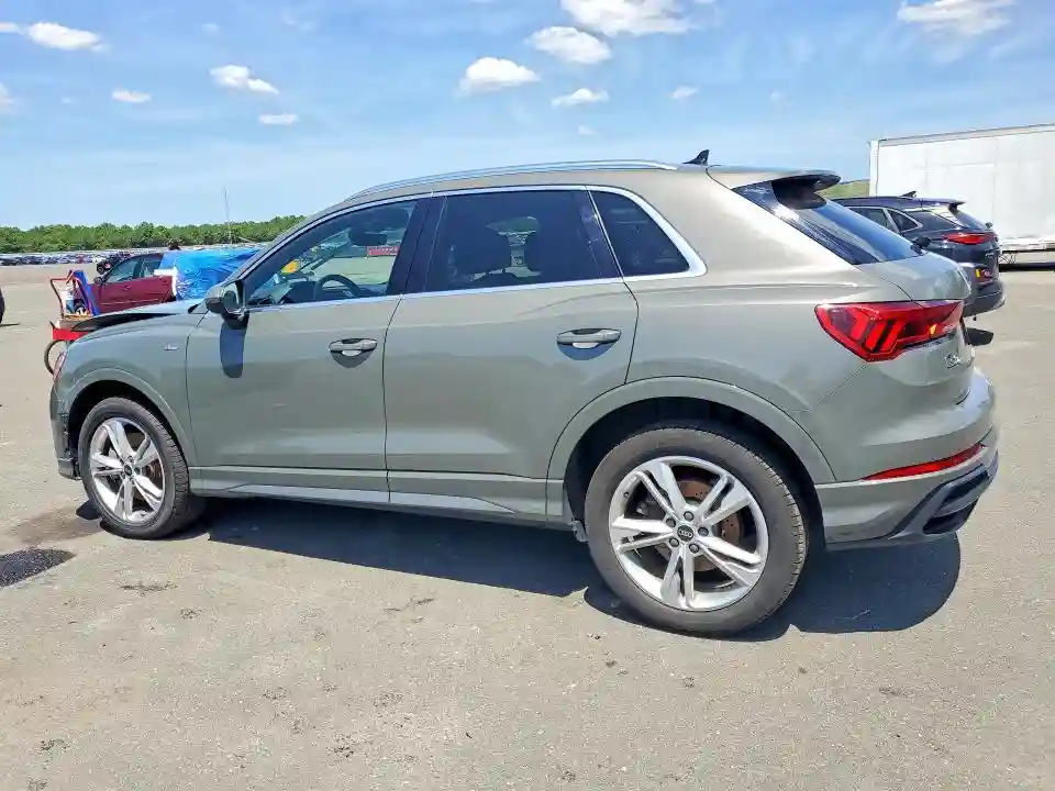 WA1DECF39M1120041 2021 AUDI Q3-1