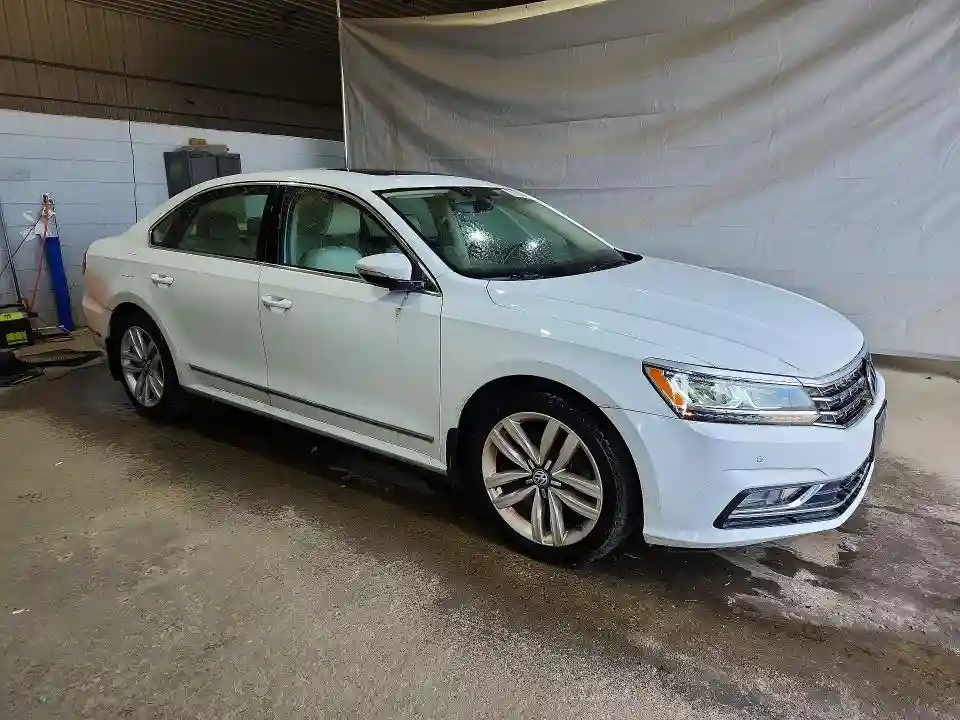 1VWGT7A35HC009372 2017 VOLKSWAGEN PASSAT-3