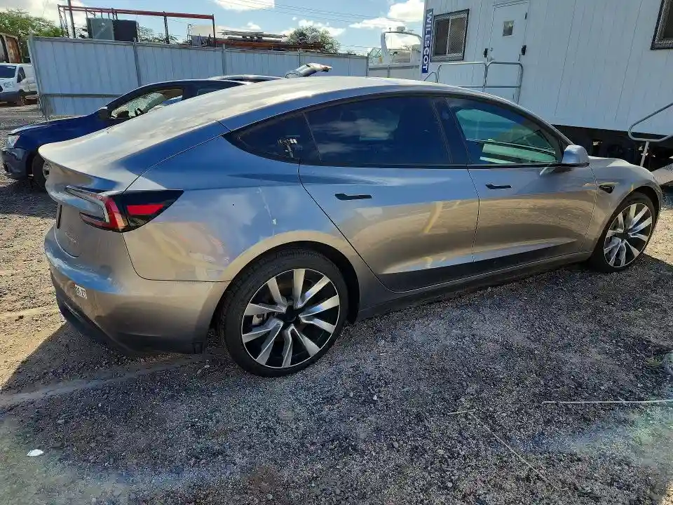 5YJ3E1EB0SF996757 2025 TESLA MODEL 3-2
